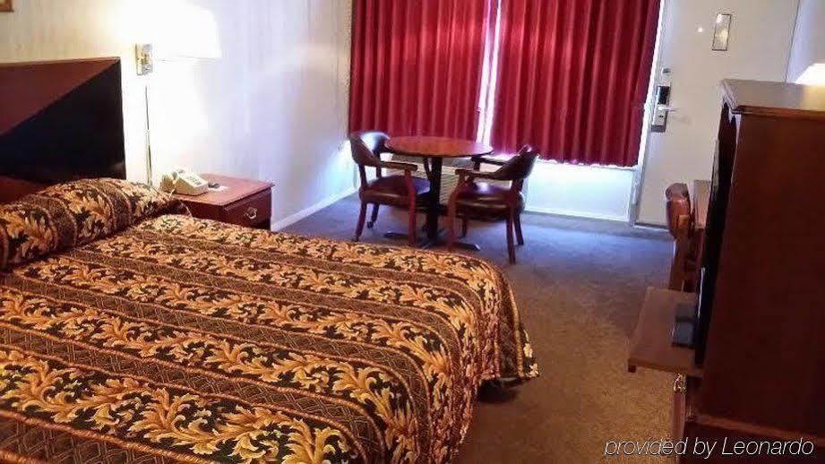 Red Carpet Inn - Louisville Exteriör bild