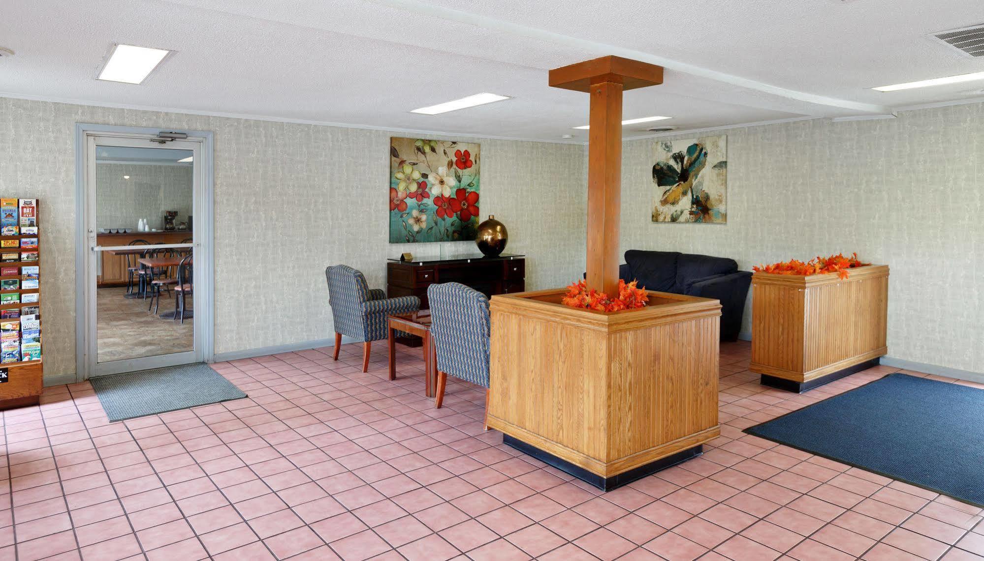 Red Carpet Inn - Louisville Exteriör bild